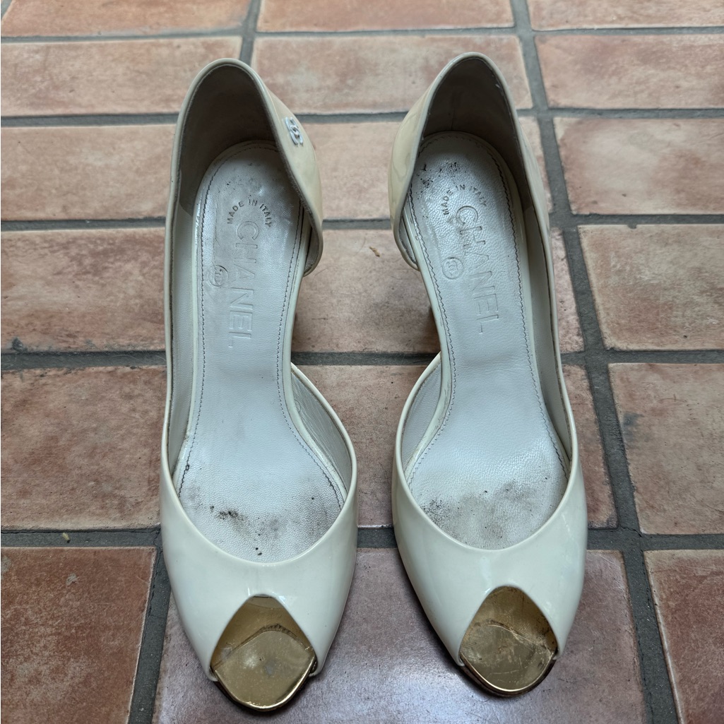 Chanel Women's Elegant Cream And Gold Heels